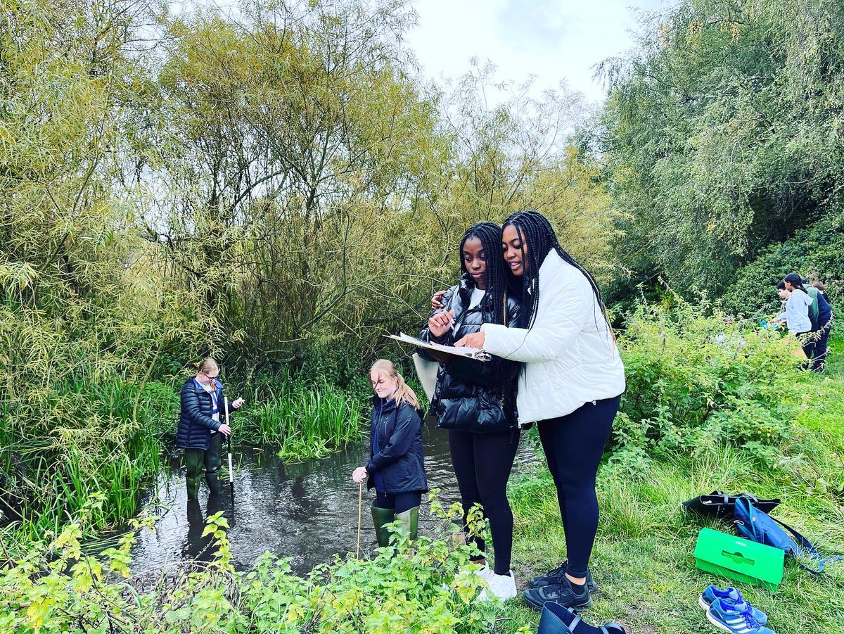 longdeangeog's tweet photo. Another successful River Chess river fieldwork trip. https://t.co/dTkvXSIOPF