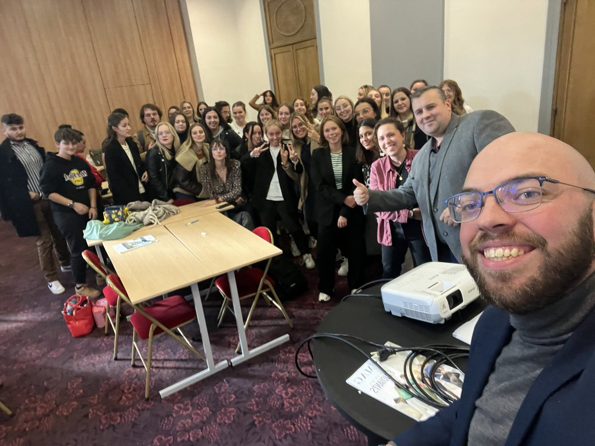 A_ClaudeReitz's tweet photo. 👉Nos étudiants ont du talent ! 

Cette semaine le #Eductive #Reims a lancé un défi aux élèves en #Master1 #Esupcom : réaliser un épisode pilote d’une webserie 💻 

Merci pour leur investissement et la richesse des projets proposés 💯

Un véritable esprit de promo est né ✅ https://t.co/6ofsxZbNzu