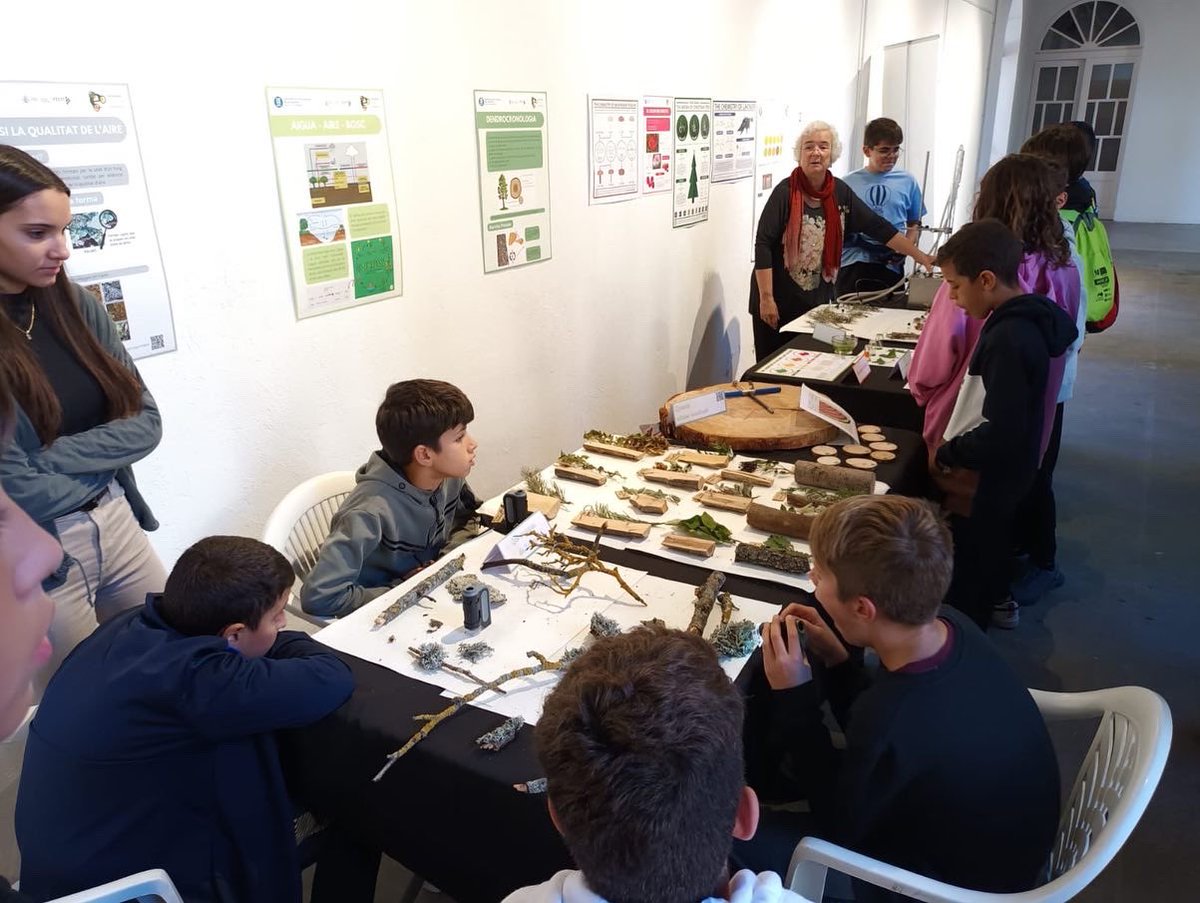 Ins_SerradeNoet's tweet photo. Aquest matí hem assistit amb l'alumnat de 1r i 2n  als tallers de ‘La Nit Europea de la Recerca’ de Berga @exploratorirn https://t.co/0WmTuuWPGk