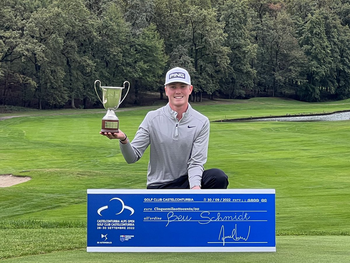 alpstourgolf's tweet photo. Ben Schmidt wins with an unbelievable finish the 2022 Castelconturbia Alps Open! 
Next week the top 50 players will compete at the 2022 Emilia Romagna Alps Tour Grand Final.
📝 Press release on our website! 
#raisinggolfstars 
#risinggolfstars https://t.co/4LXbiVzlPW