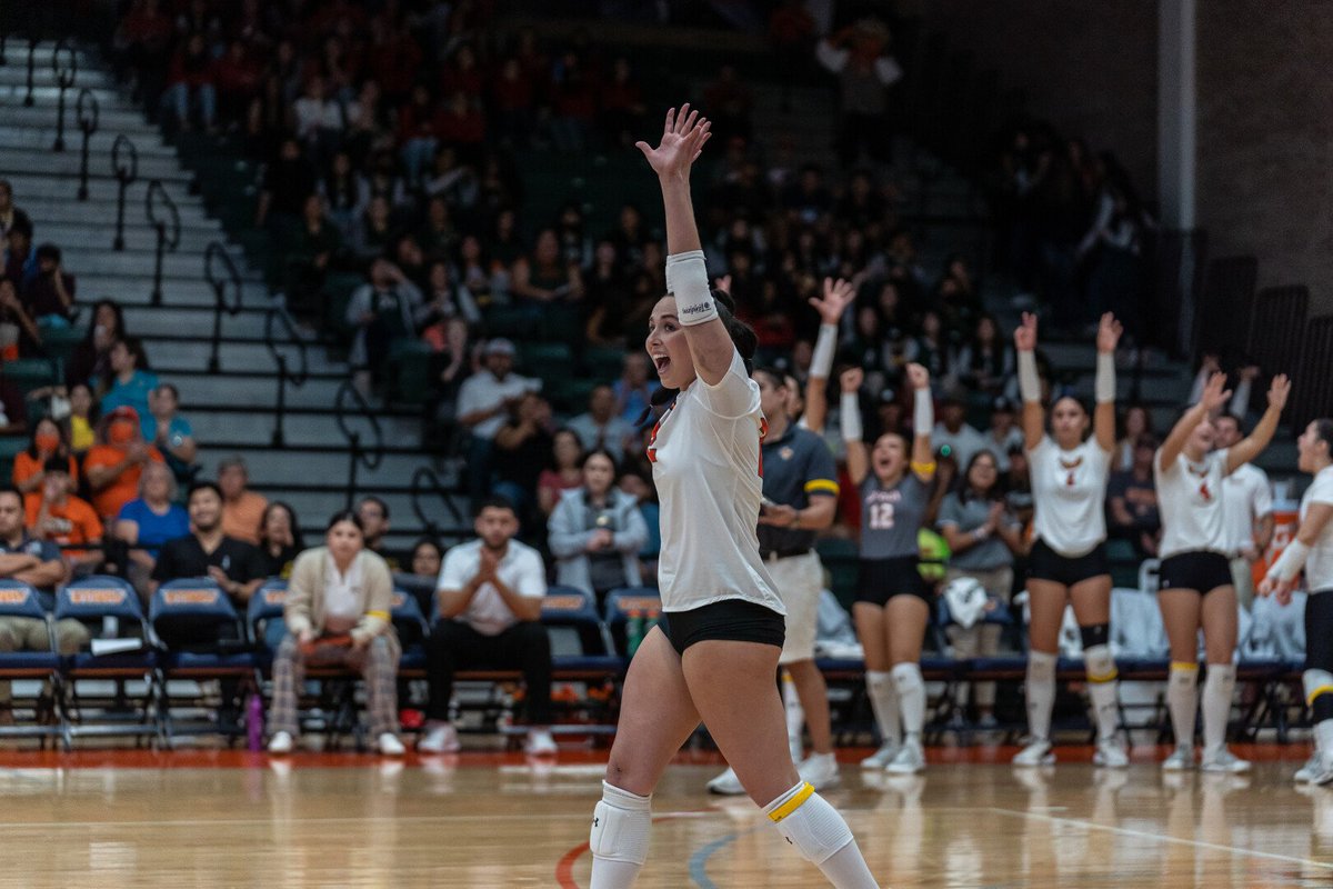 Match Note: <a href="/UTRGV_vball/">UTRGV Volleyball</a> won 11 matches in September, tying the NCAA DI program record for most wins in a month (11 in Sept. 1995) 

Sept. 2022: 11-3 (.786)
Sept. 1995: 11-7 (.611)

#RISEup #UTRGV #WACvb