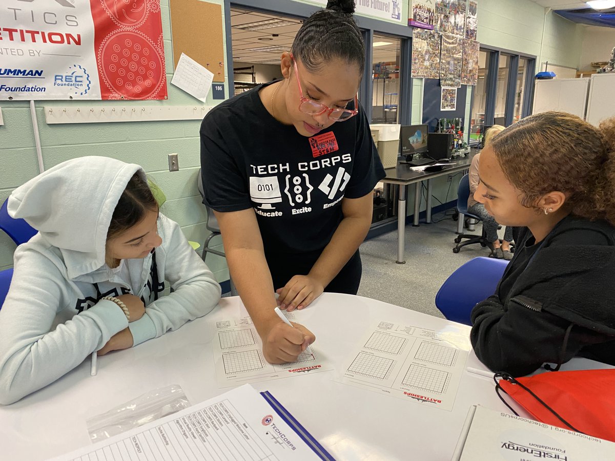 techcorpsus's tweet photo. For #OhioTechDay, #TechCorps is at @longfellow_ms with 7th and 8th graders learning computer science concepts through Techie Unplugged kits sponsored by @firstenergycorp Foundation. #firstenergyfoundation #technologyeducation https://t.co/lnZV6RNmR2