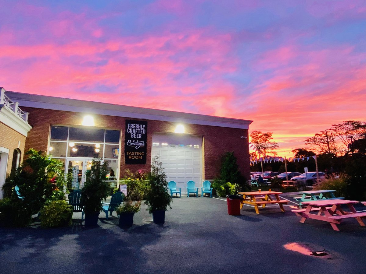 SecatogueBrewCo's tweet photo. Weekend is here! ๐๐ป Open at 2pm
#ActuallyPrettyGood #SecatogueBrewingCo https://t.co/OXT1qnPO5A