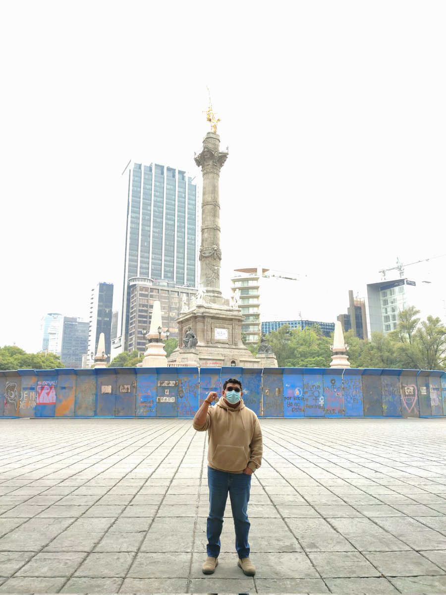 PackoVazquez9's tweet photo. Después de años, conozco el ángel de la independencia en espera del #Worlds2022 para alentar a @teamisurus 🦈💙
PD: a pocas horas de saber si me podré tomar una foto con la leyenda @seiyalol https://t.co/FptpvPunmg