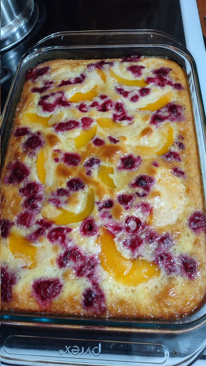 rcbcreative's tweet photo. Thanks for the delicious recipes, @chrissyteigen !! Yellow Cake Baked Oatmeal for my crew.🤗 https://t.co/hFj3yDYIW7