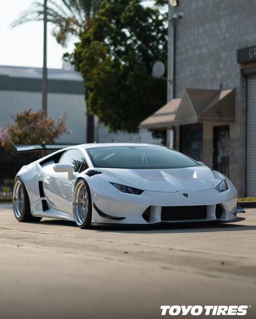 ToyoTiresMexico's tweet photo. #ToyoTires #Lambo #Proxes #toyostyle #FelizViernesATodos https://t.co/W2wHAywd0m