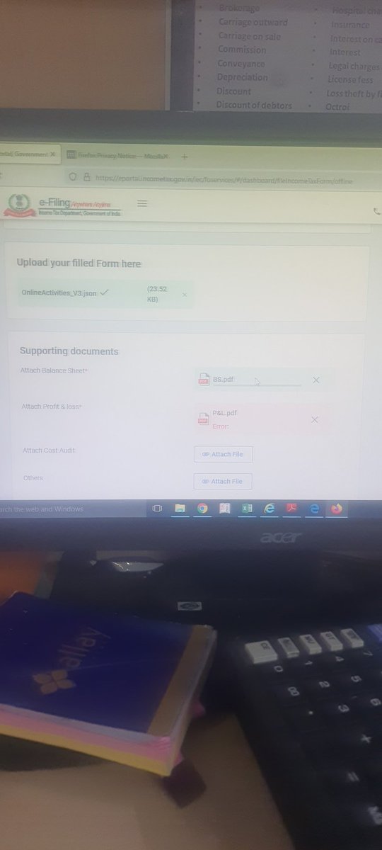 vineet_kushlove's tweet photo. #Extend_Due_Date_Immediately @IncomeTaxIndia
 Kya ho rha yeah 
Tension apni peak prr ha

Yeah toh site chla do

Nhi toh extend krr do

Hamari kya glti ha

Submit krni ha bss
Nirmala tai https://t.co/dYz55u5FKR