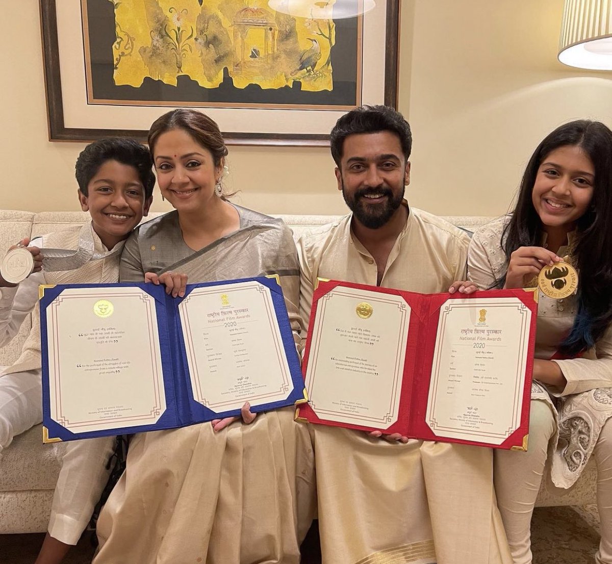 ChaiBisket's tweet photo. Keep giving us great films you super duper talented lovely couple ❤️
#NationalFilmAwards2022 https://t.co/4gT5uUlHGK