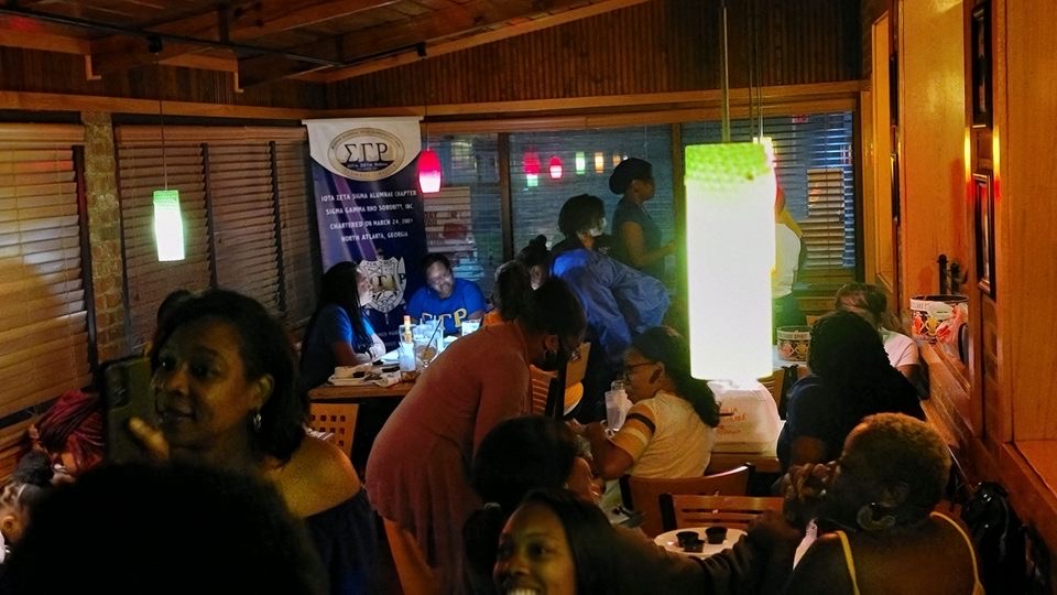SGRhoAtlIZS's tweet photo. Good eats and good times at our recent Applebeeโs give back night! Be on the lookout for upcoming Iota Zeta Sigma fundraiser events ๐๐
#SigmaGammaRho
#IconicIZS https://t.co/Y5VrsOqut8