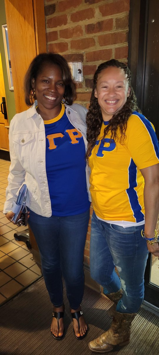 SGRhoAtlIZS's tweet photo. Good eats and good times at our recent Applebeeโs give back night! Be on the lookout for upcoming Iota Zeta Sigma fundraiser events ๐๐
#SigmaGammaRho
#IconicIZS https://t.co/Y5VrsOqut8