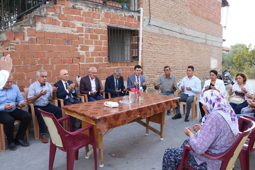 📌 Taziye Ziyareti

Manisa Milletvekilimiz Sayın İsmail Bilen, Belediye Başkanımız Ahmet Necati Özbaş  ve yönetim kurulu üyelerimizle birlikte Ak Parti Sarayköy Gençlik kolları Başkanımız Mert Kıyak ve ailesine taziye ziyaretinde bulunduk.

#ŞehirBuluşmaları
#2023eDoğruDenizli