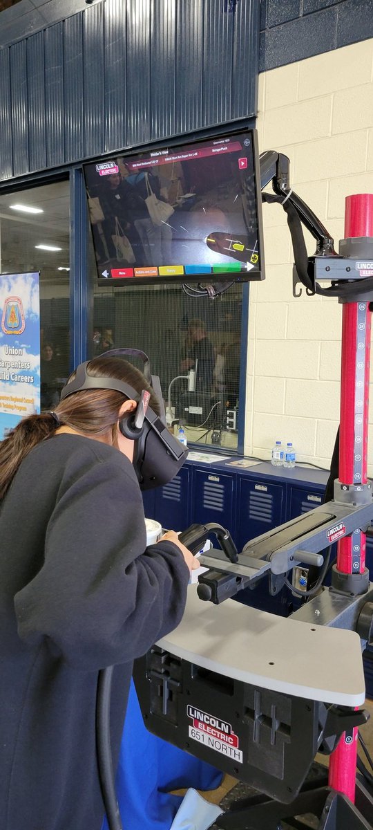 gotwiet's tweet photo. @NCHSOFFICIAL #GeometryinConstruction Ss learning to weld, paint and dig #nmu #tcd Women in Construction Day. https://t.co/hsLfky8JEx