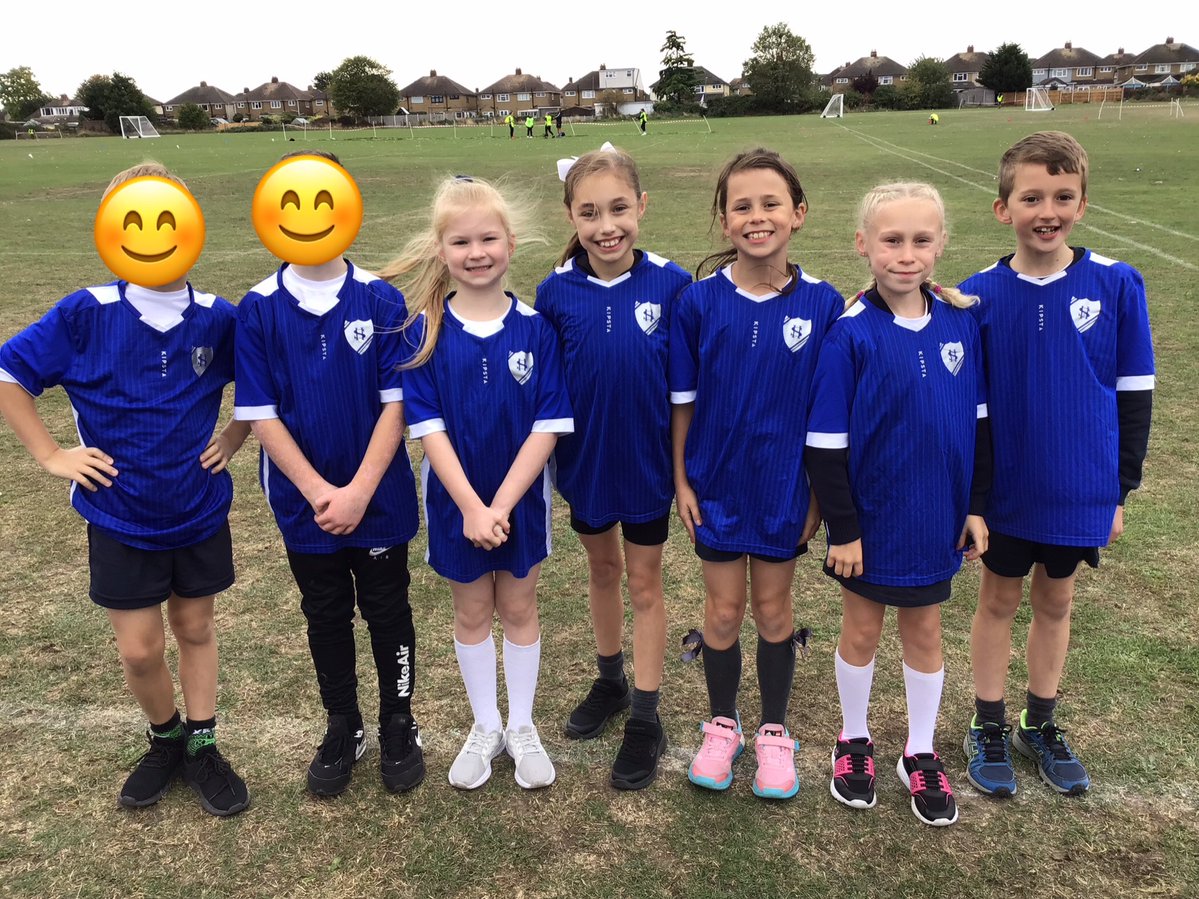 HeathSomers_PE's tweet photo. The Year 4 Cross Country the am at the @ThurrockSSP  event. The girls came 13th!

#TeamSomers https://t.co/NF9oP5mmWb