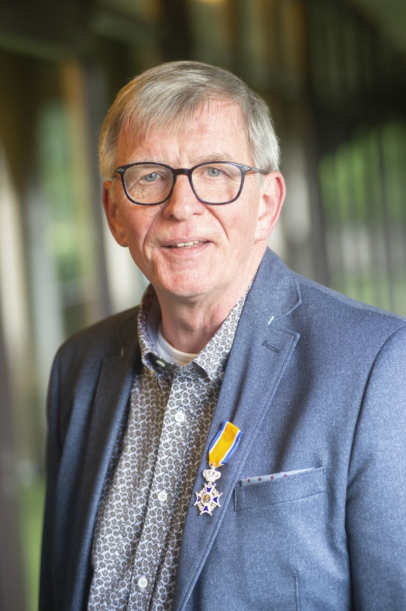 gGeldrop_Mierlo's tweet photo. Op vrijdag 30 september is de heer Arno Saasen benoemd tot Lid in de Orde van Oranje Nassau. Burgemeester @josvanbree reikte de versierselen die bij deze onderscheiding horen uit tijdens de viering van het vijfentwintigjarig bestaan van Saasen Groep in Mierlo @SaasenGroep https://t.co/Qg2SLUn4P3