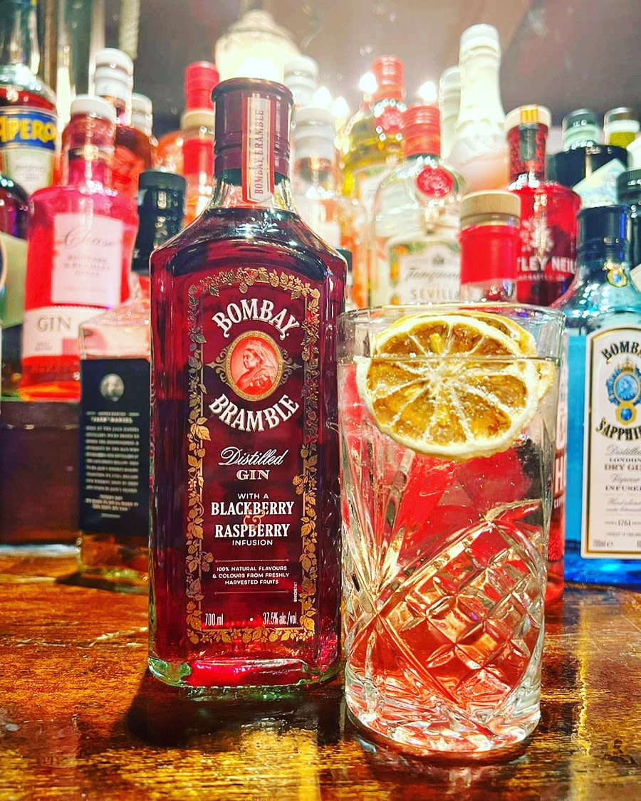 The_Walrus45's tweet image. New entry!
.
.
.
@nicholsonspubs @homeofbombay 
#bombay #bombaybramble #gin #ginandtonic #raspberrygin #nicholsons #nicholsonspubs #pub #london #monument #londonbridge