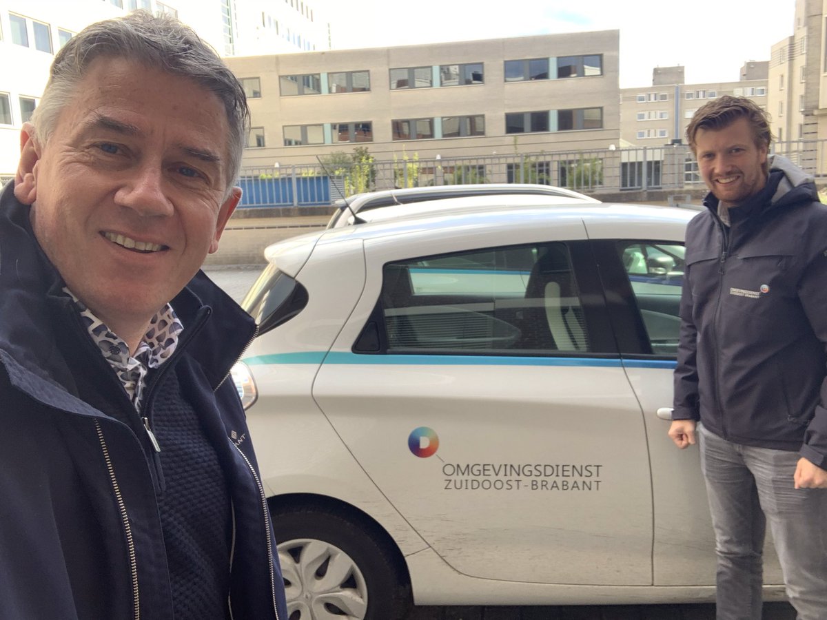 pmeeuwis's tweet photo. Vandaag mocht ik (samen met raadsleden uit Son en Veldhoven) mee op pad met Rens, toezichthouder bij @OmgDienstZOB. Tijdens #odontour werd getoond hoe meldingen van milieugerelateerde klachten worden opgevolgd. Gebruik https://t.co/kwddBVi1w5 voor geur- of geluidsoverlast! https://t.co/2z453okqjy