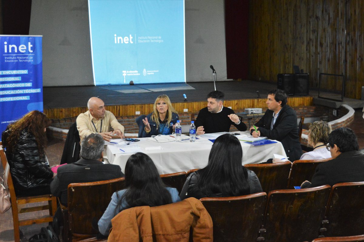 INETetp's tweet photo. En diferentes comisiones, se trabajó en torno a: #EducaciónProfesionalSecundaria; Jóvenes en la #ETP; #EconomíaSocial; Sistema Nacional de Evaluación, Certificación y Acreditación Integral de la ETP; #PlanesDeMejora; #AulasTalleresMóviles; #CréditoFiscal; #CoNETyP 
(hilo) https://t.co/wYgaJyS6H1