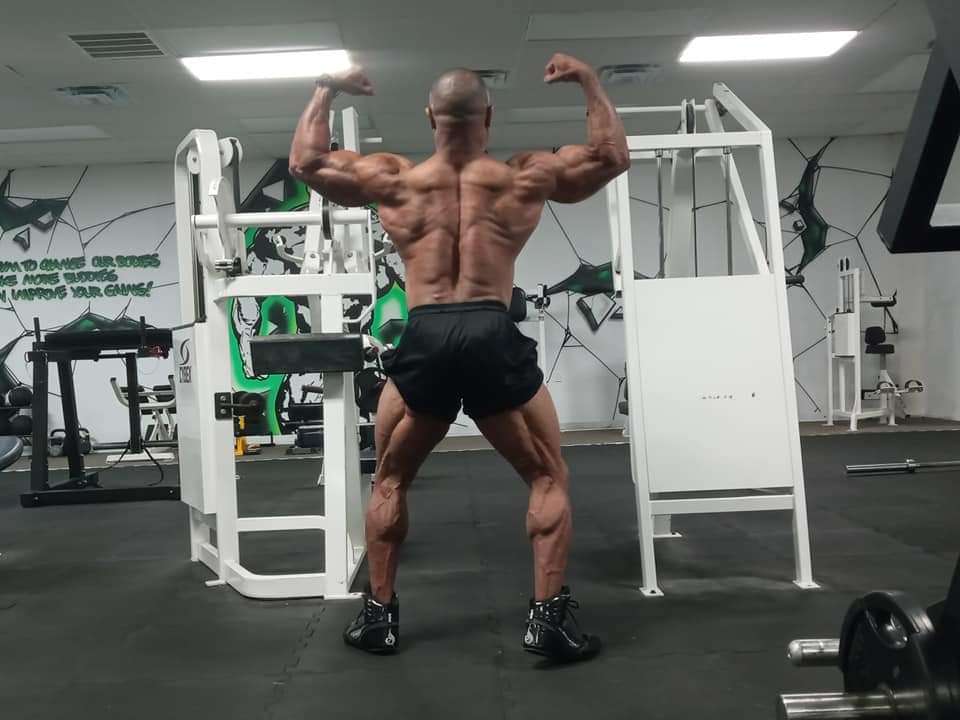 SirRingo1's tweet photo. Flexing from the back. #Fitness #FitnessModel #PersonalTrainer #AdultContent #XXX #Onlyfans #MenOnOnlyfans #OnlyfansProm #MaleModel Follow me on IG @mr_get_fit_usa or https://t.co/ZlD863wnZQ for xxx adult content. https://t.co/tZcpHnWrTJ