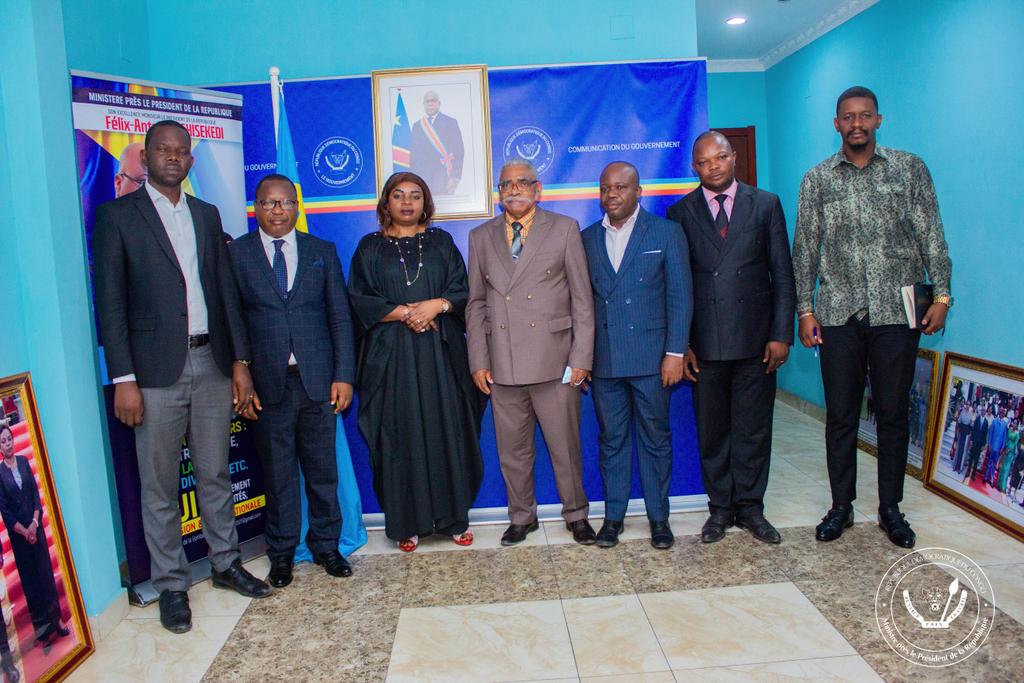 MinPP_Rdc's tweet photo. 🔴ENSEIGNEMENT SUPÉRIEUR

Une délégation de l'Association des Professeurs de l'Unikin  (APUKIN) dirigé par son président, le Professeur David LUBO a été reçu par la Ministre près le président de la République, Professeure Nana MANWANINA  KIUMBA

@MinPP_Rdc #RDC2022 #APUKIN https://t.co/W9wIazUAUN