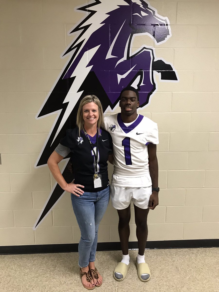 Good luck to my favorite wide receiver @TheJakobCollins in tonight’s game against Angleton! Go Chargers!
<a href="/fulshear_fball/">Fulshear Football</a>