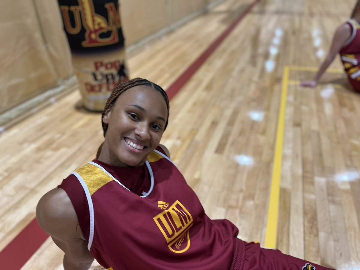 Rolling out of Week☝🏼and WE are ALL SMILES… 

Right, @kayyystackss 💁🏽‍♀️

#TwoFeetIn