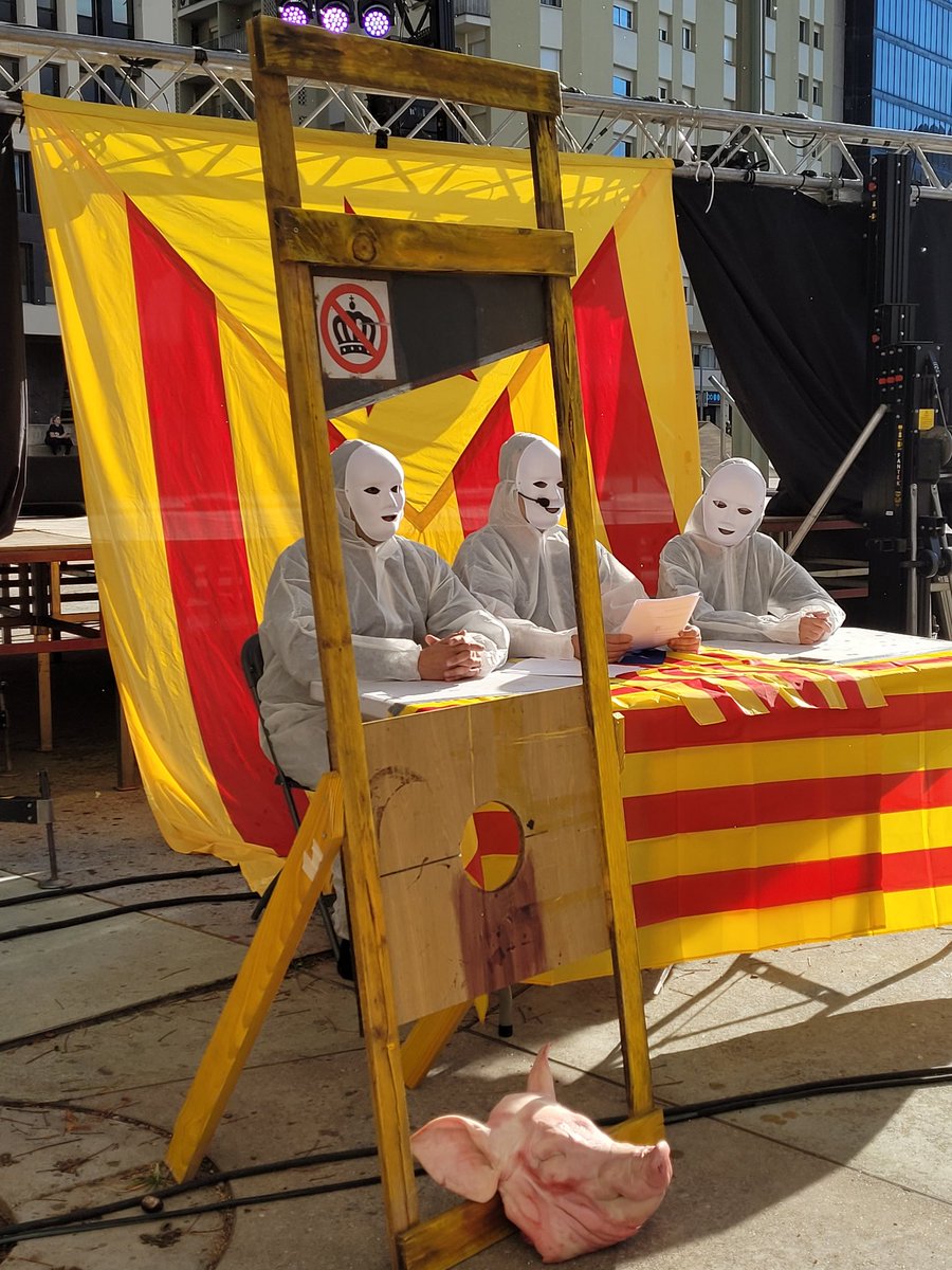 <a href="/Altafaja1P/">Lunia17 #NoSurrender/no llistes</a> <a href="/CROcultura1/">CROcultura</a> <a href="/OctuvreCAT/">octuvre</a> 🔴Ara mateix a #Girona roda de premsa del tret de sortida per l'ALLIBERAMENT de #Girona 
Som POBLE, tenim el PODER!
<a href="/desobedcivil/">Desobediència Civil Catalunya</a> 
desobedienciacivil.cat