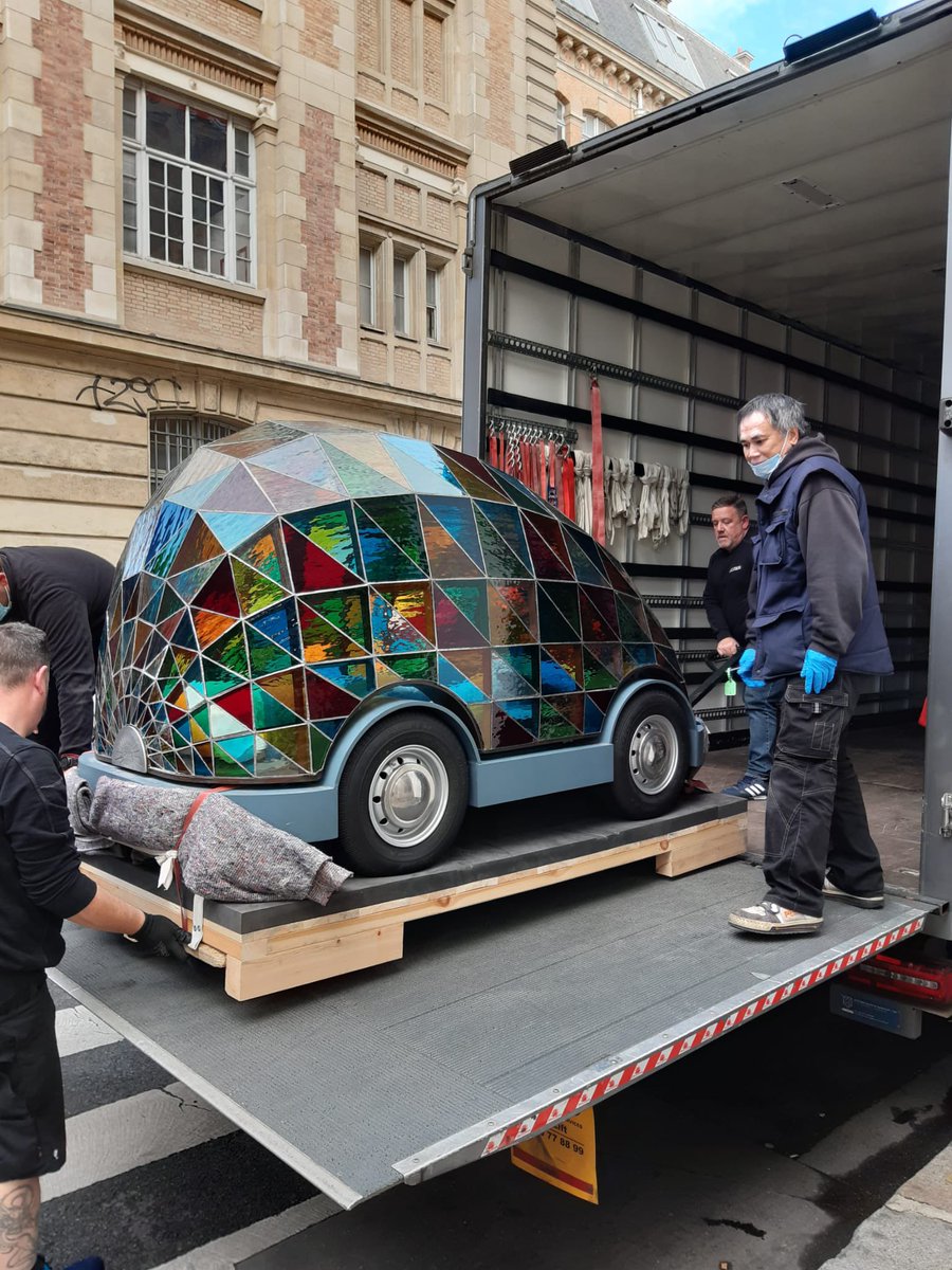 dominicwilcox's tweet photo. Turning heads in France. Exciting to see my Stained Glass Driverless car of the future transported to Paris at the science museum Musée des Arts et Métiers until May 8th @ArtsetMetiers https://t.co/fFV5KLtIal