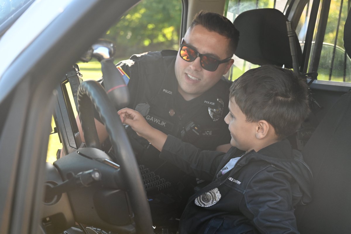 Comet Community Relations (@comet_connect) on Twitter photo Caught SRO Gawlik showing off his cruiser to one of our students today at Powers! How fun is that? We have some of the best SROs around 💚💛 <a href="/amherstpolice/">Amherst, Ohio Police Department</a> Caught SRO Gawlik showing off his cruiser to one of our students today at Powers! How fun is that? We have some of the best SROs around 💚💛 <a href="/amherstpolice/">Amherst, Ohio Police Department</a>