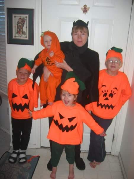 kindofmary's tweet photo. @johngreen Boy oh boy do I have the childhood picture for you https://t.co/kKuHWIiTWi