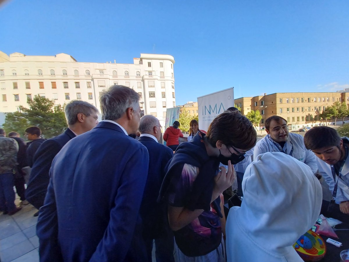 Comienza la #nochedelosinvestigadores en <a href="/CaixaForum/">CaixaForum</a> Zaragoza con nuestros investigadores contando la ciencia del @ISQCH_Divulga 

<a href="/ESCIENCIA/">Esciencia Eventos Científicos</a> <a href="/CSICdivulga/">CSIC Divulga</a> <a href="/Ciencias_Unizar/">Ciencias_Unizar</a> <a href="/AragonCsic/">CSIC Aragón</a>