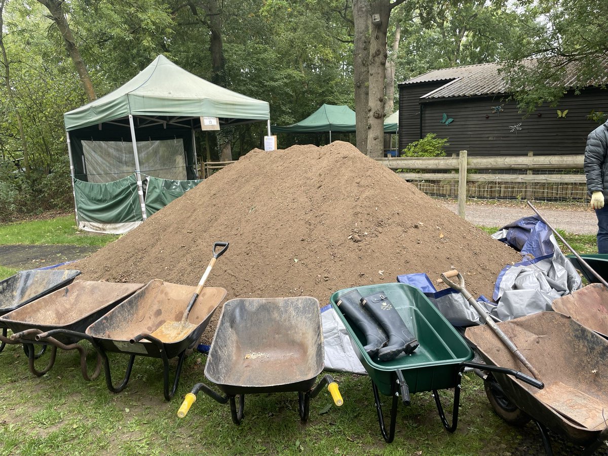 barrykcarter's tweet photo. I must be getting old as my favourite good causes day at @CampMohawkRG10 with the @LDCPE crew and the local deals community comes round faster each year. And for once I have remembered a before and after pic. Fab work everyone 🙌 https://t.co/qorJNe6JgK