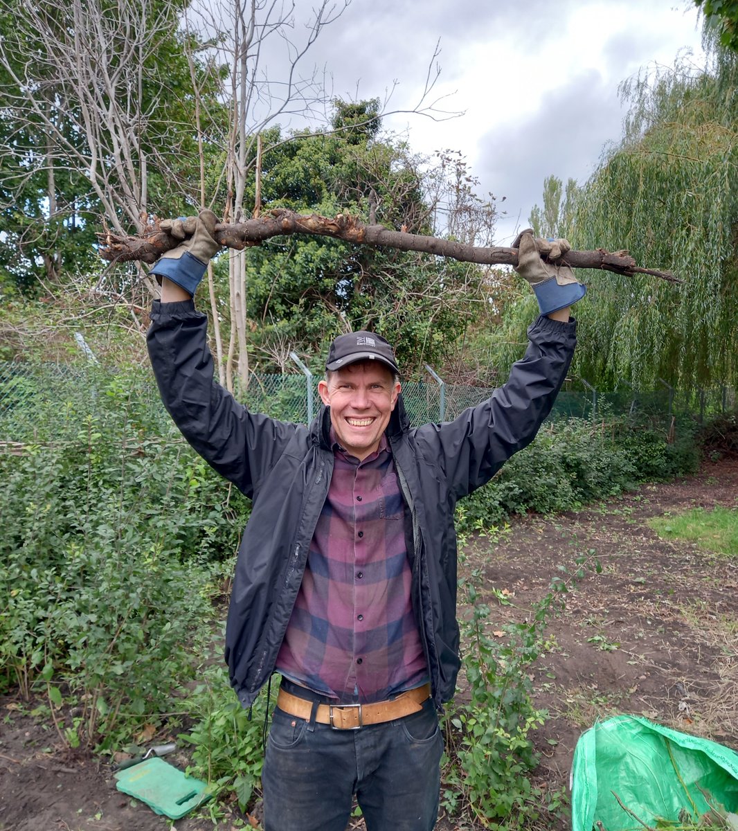 TCVRichmondGG's tweet photo. Green Gym Weekly Update, 30th September 2022 - https://t.co/jGsEQBekK7 @LBRUT @FriendsRivCrane @habsandheritage #joininfeegood https://t.co/DwIs87gtCm