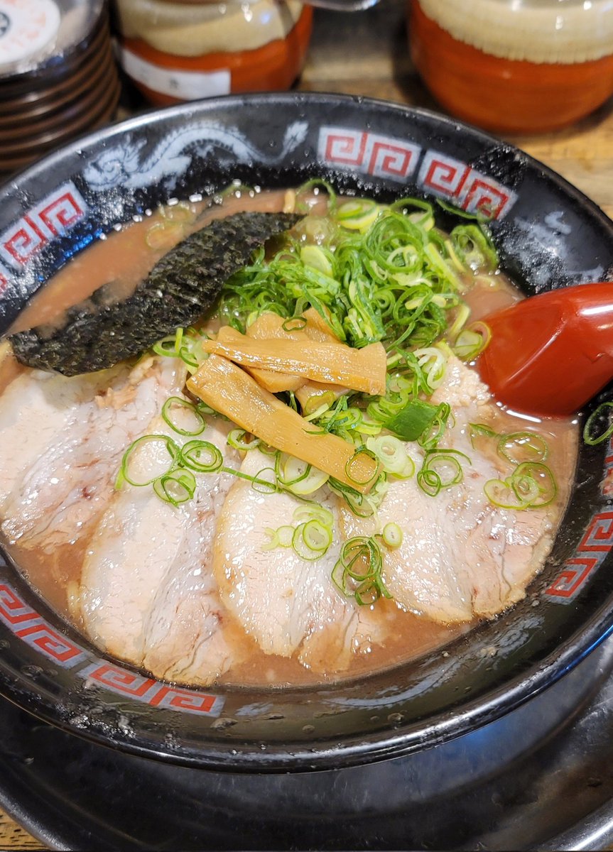 riina_hara's tweet photo. 1年ぶり🍜🍜むて🍜🍜!!!!
情けないことに、どノーマルご飯なしです🍚😭💦弱体化しました…
佑、ばじ、ホヤと行きました😚 https://t.co/CDOPrUegR0
