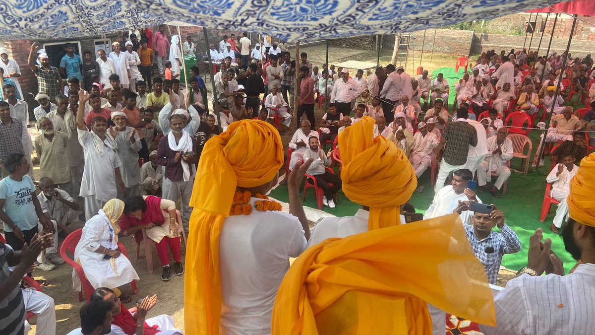 AAPHaryana's tweet photo. आम आदमी पार्टी महम द्वारा आयोजित 'विधानसभा कार्यकर्ता सम्मेलन' में AAP सांसद, हरियाणा प्रभारी @DrSushilKrGupta जी शामिल हुए। 

यहां उपस्थित कार्यकर्ताओं में  @ArvindKejriwal जी के प्रति जोश देखकर लगा कि अब हरियाणा के लोग बदलाव के लिए बेताब हैं। https://t.co/jxJOZBky3P