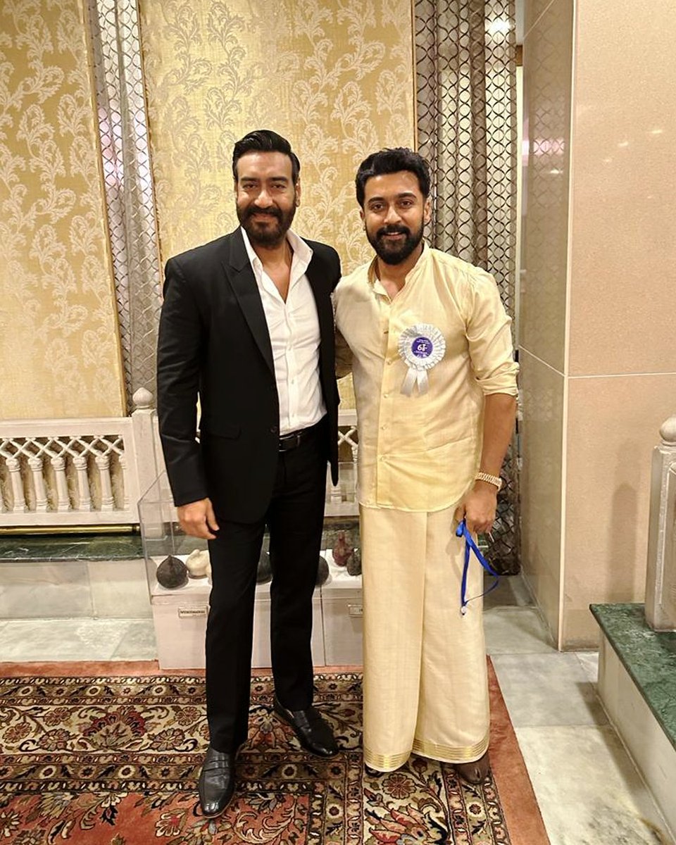 Actors/Producers #AjayDevgn & #Suriya are all smiles for the shutter bug at the #68thNationalFilmAwards 😍😎🔥 Fun Fact: The former reprised the latter's role in the Hindi Remakes of #AayithaEzhuthu (Yuva) & #Singam (Singham) @Suriya_offl @ajaydevgn