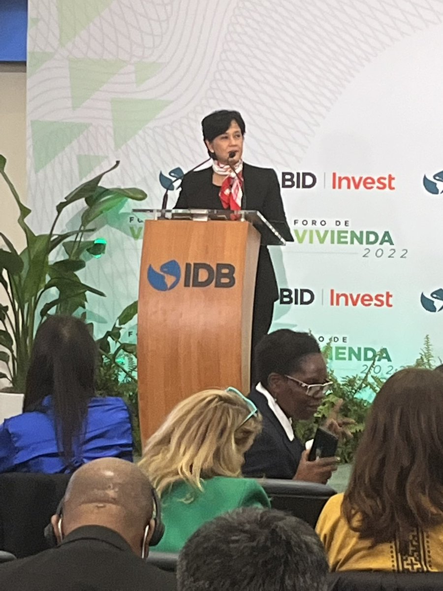 javiersalgadode's tweet image. “La vivienda no es un producto, es un derecho social”, afirma Reina Irene Mejia, presidenta interina de @el_BID en el #ForoVivienda2022