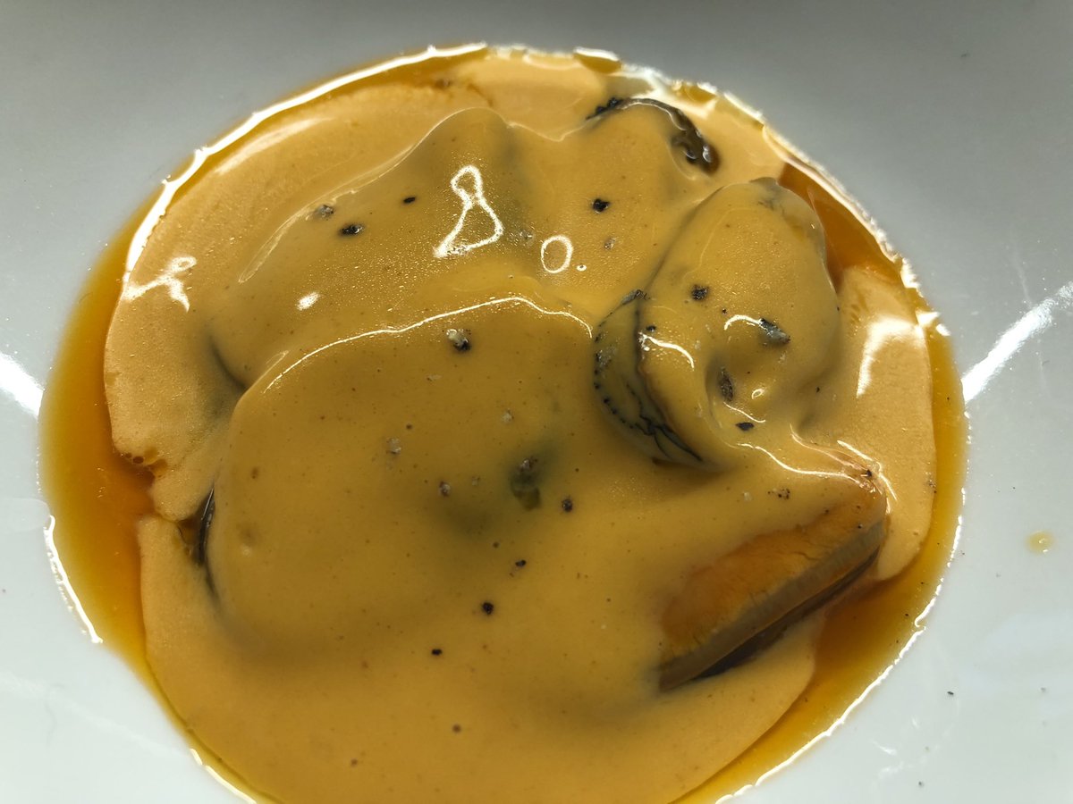 .<a href="/ipuntodominguez/">iPuNTo</a> ha reconvertido su <a href="/NadoRestaurante/">NaDo</a> madrileño en <a href="/xeito1920/">Xeito1920</a>, una casa de comidas gallega con propuestas más tradicionales pero con su sello personal. Sólo los escabeches ya justifican la visita: xarda, raya, navaja, mejillones.