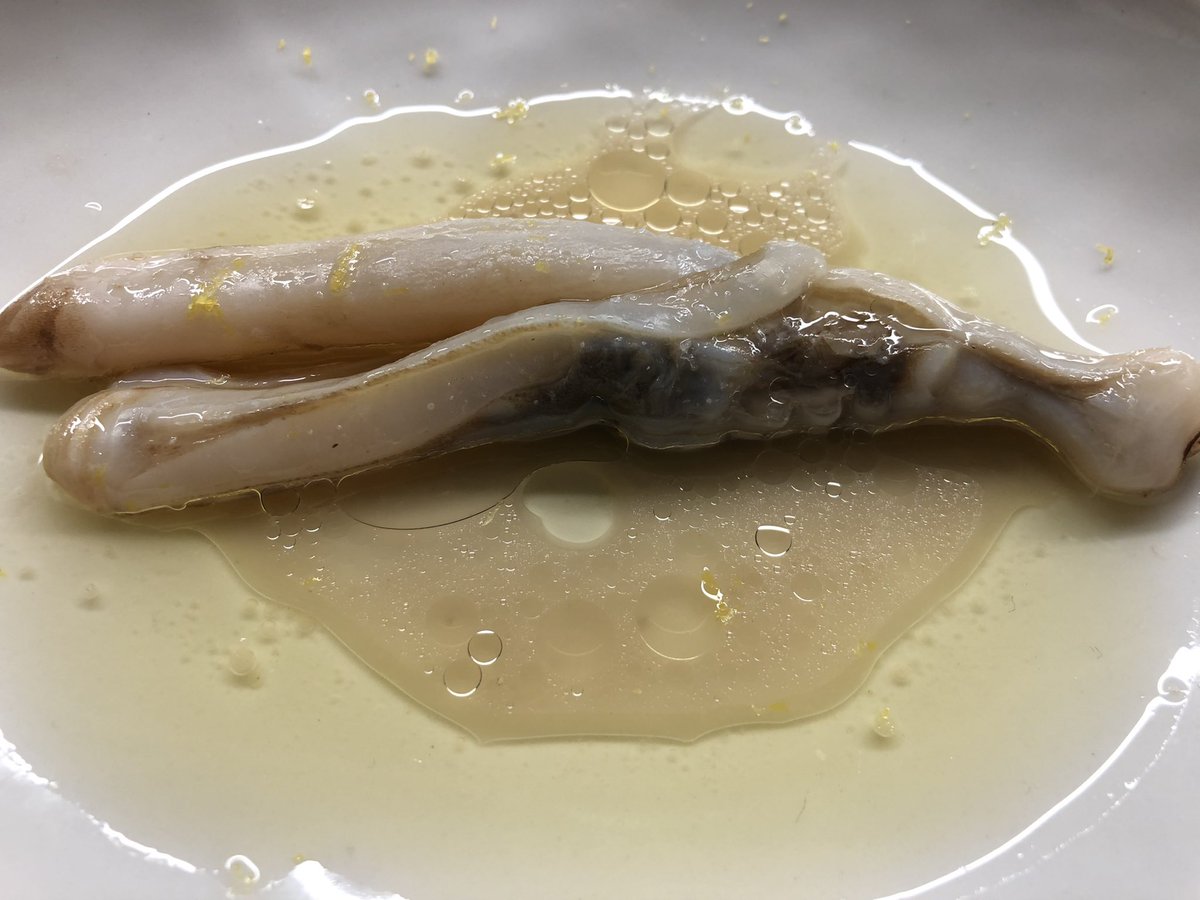 salsadechiles's tweet photo. .@ipuntodominguez ha reconvertido su @NadoRestaurante madrileño en @xeito1920, una casa de comidas gallega con propuestas más tradicionales pero con su sello personal. Sólo los escabeches ya justifican la visita: xarda, raya, navaja, mejillones. https://t.co/CddRQ0nnd2