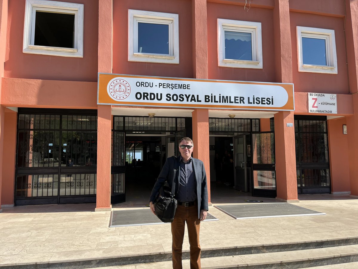 MStynes62's tweet photo. Delighted to visit the amazing OSBL school with @POLYCENTRIC2019 @OrduARGE Marvellous to see the collaboration of ideas with @EQI_DCU and Scoil Fhursa #thehappiestschoolinireland celebrated and on display @celalkilicarge @EUErasmusPlus https://t.co/zorSFvTD9G