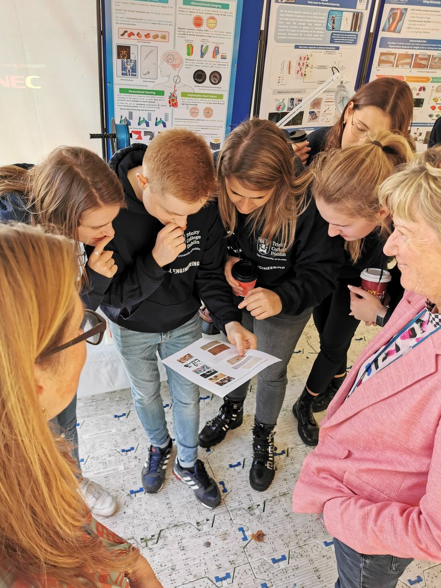 tcdlibrary's tweet image. Great excitement here in Front Square, @tcddublin for @START_ERN #EuropeanResearchersNight. Very cool to see the Bioengineers swotting hard over our Medieval Manuscript challenges. And always a thrill to chat to the Provost @LindaDoyle
We're here till 9pm! #BeatTheComputer 💡🤓📚