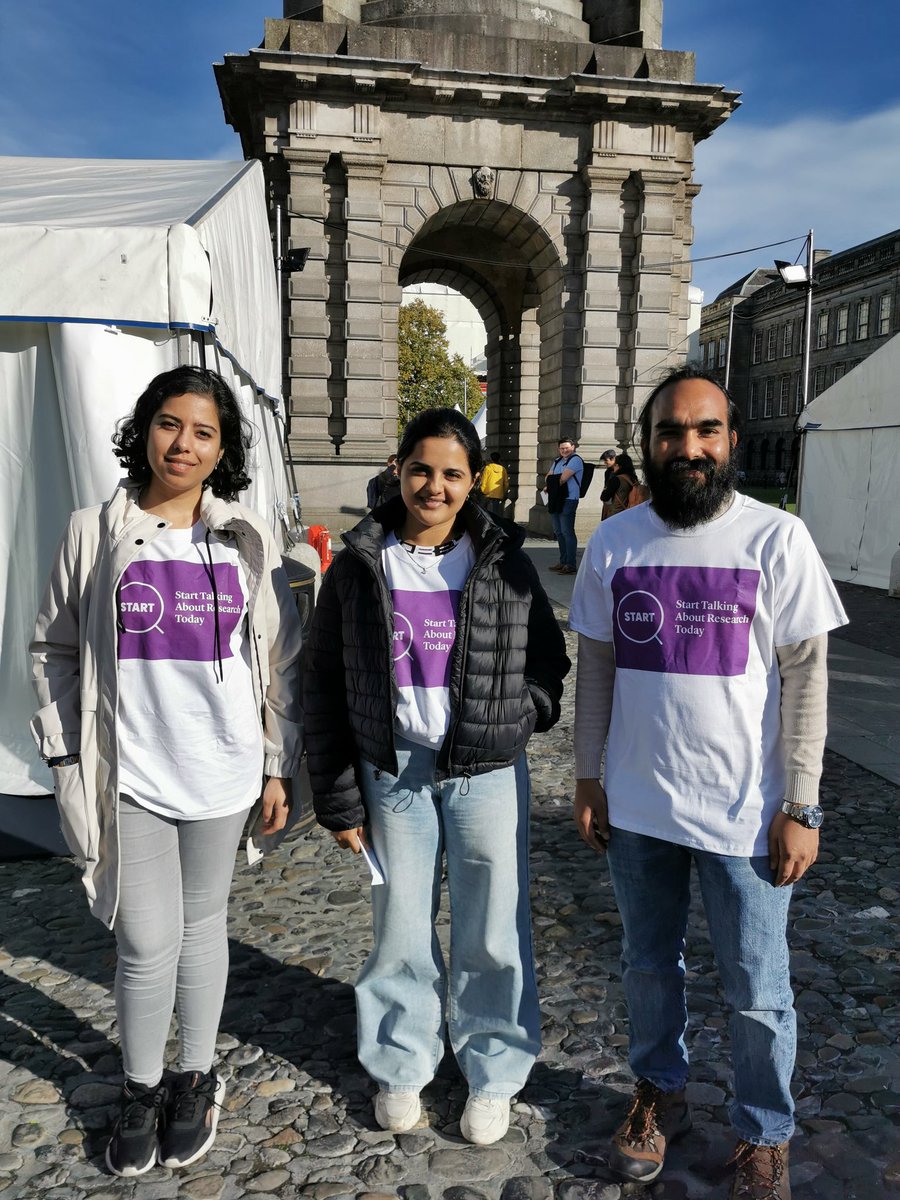 tcdlibrary's tweet image. Great excitement here in Front Square, @tcddublin for @START_ERN #EuropeanResearchersNight. Very cool to see the Bioengineers swotting hard over our Medieval Manuscript challenges. And always a thrill to chat to the Provost @LindaDoyle
We're here till 9pm! #BeatTheComputer 💡🤓📚