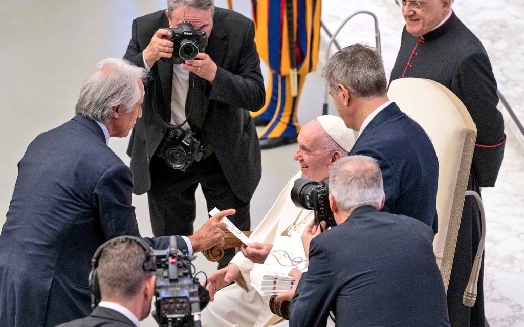 Sport vuol dire anche fede in un mondo migliore grazie ai valori in cui ci identifichiamo. #Sport4all in #Vaticano con il Presidente <a href="/iocmedia/">IOC MEDIA</a> Bach e il nostro movimento per apprezzare la forza del messaggio di #PapaFrancesco. Grazie a <a href="/VaticanCultura/">The Former Dicastery for Culture</a>,<a href="/LaityFamilyLife/">Laity Family Life</a> e <a href="/Gp2Sport/">Fondazione Giovanni Paolo II per lo Sport</a>