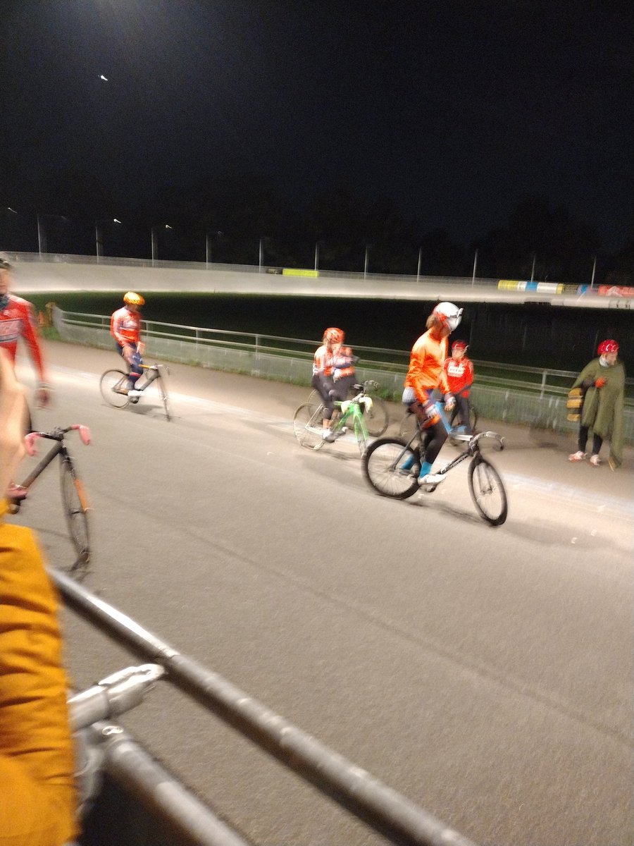 The Night of the Giant Cheques and no-handed trackstands. Not sure what we'll do on Wednesdays the next 6 months! Thanks @HerneHillVel @AzeusConvene @VCLondres @PengeCycleClub