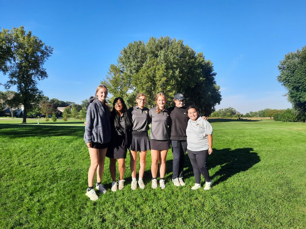 EPTigersGolf's tweet photo. Congratulations to our girls golfers for competing in the IHSA 1A Regionals yesterday at Bliss Creek Golf Course. Senior Claire Skelly wrapped up her EP Golf career with a 122, and Sophomore Olivia Vitacco shot a 123. Proud of all our girls on a successful season! @EPHSathletics https://t.co/egQFMozGd1