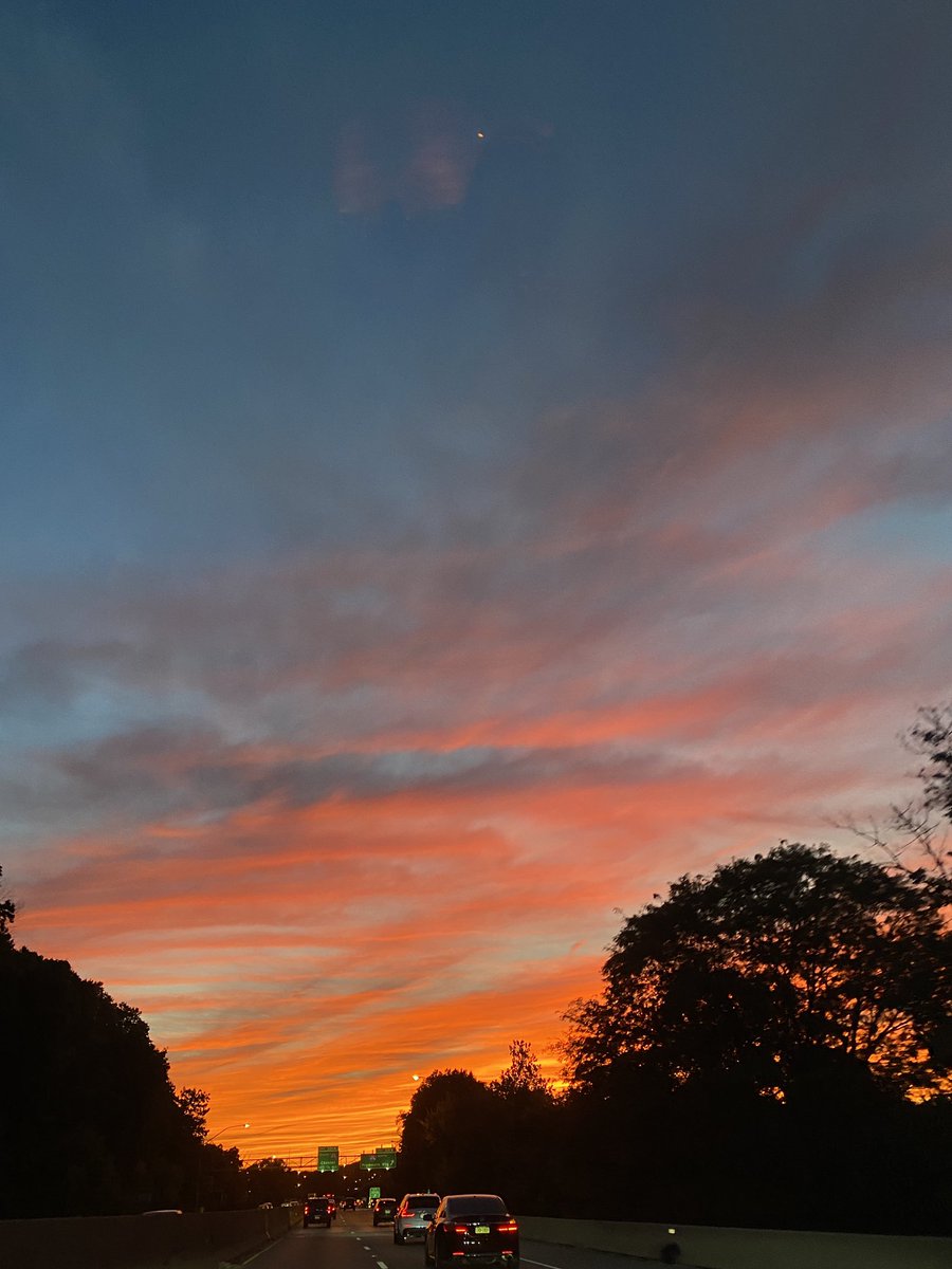 brozosia_art's tweet photo. Last night! What the sky😍 #sky #skypainting #NFTCommunity https://t.co/m4sYhfGhA6