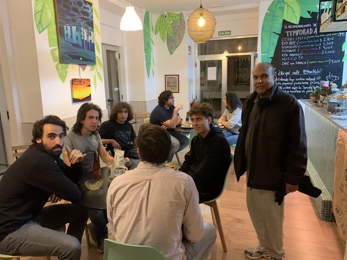 JSimenhoff's tweet photo. Big thanks to all the frenz who came out to watch to the #SmartConWatchParty in Madrid. It was awesome to see Smartcon with the #ChainlinkCommunity. Gracias a todos por venir. ¡La pasé bien conociendo la comunidad aquí en Madrid. @chainlinkesp https://t.co/Lm0ODu3T7M