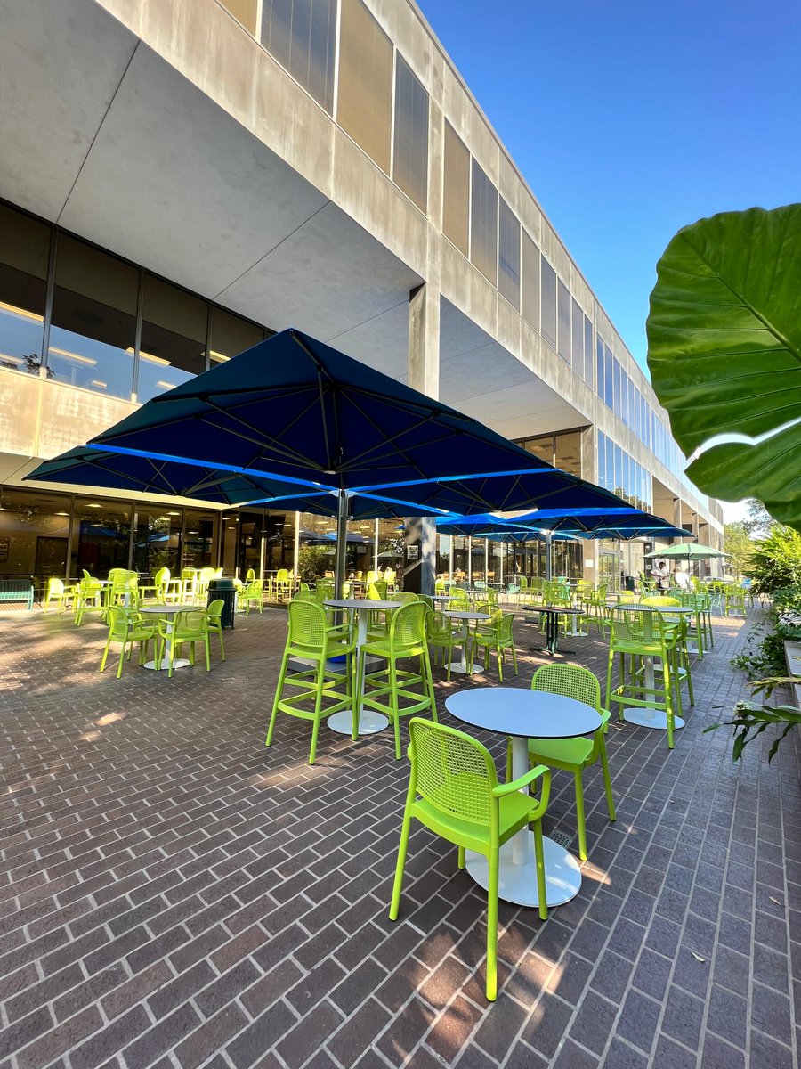UHClearLake's tweet image. Have you tried out the new furniture in the patio cafe? Today is a beautiful day to try them out!☀️ #UHCL #GoHawks #Fall22