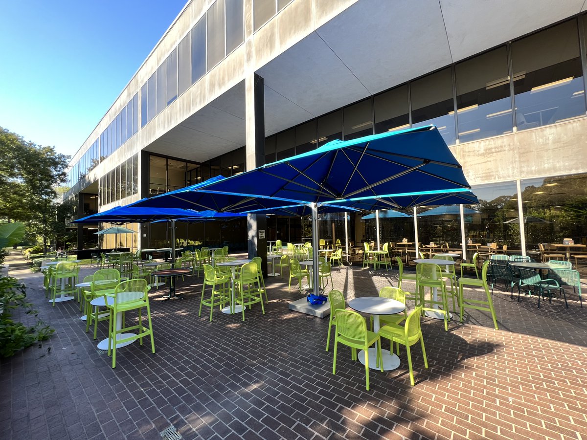 UHClearLake's tweet image. Have you tried out the new furniture in the patio cafe? Today is a beautiful day to try them out!☀️ #UHCL #GoHawks #Fall22