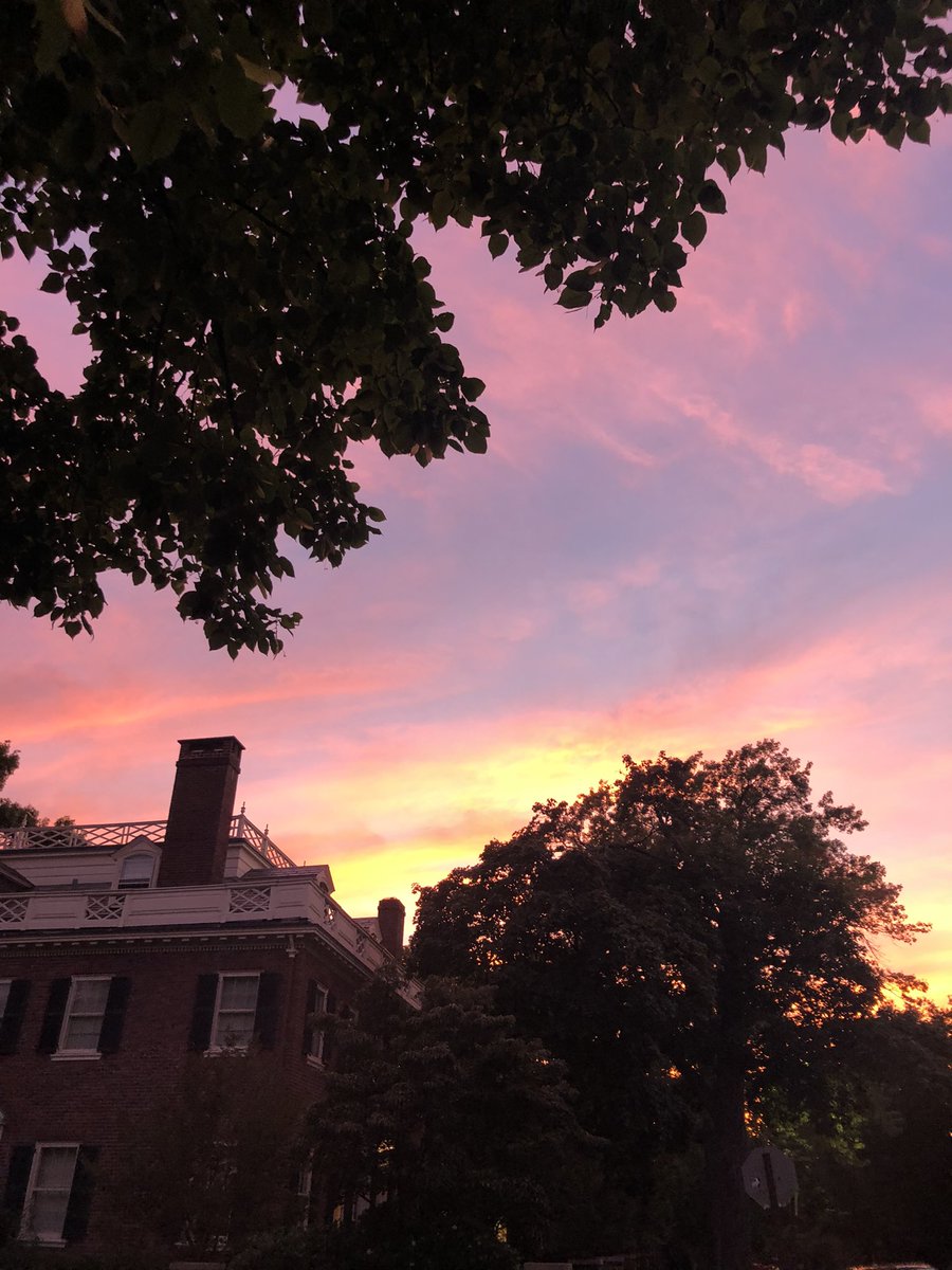 When the inside matches the outside.  #autumnsky #receptionroompink #innerbeauty #septembersky #sunsetphotography #collegehill #providenceri