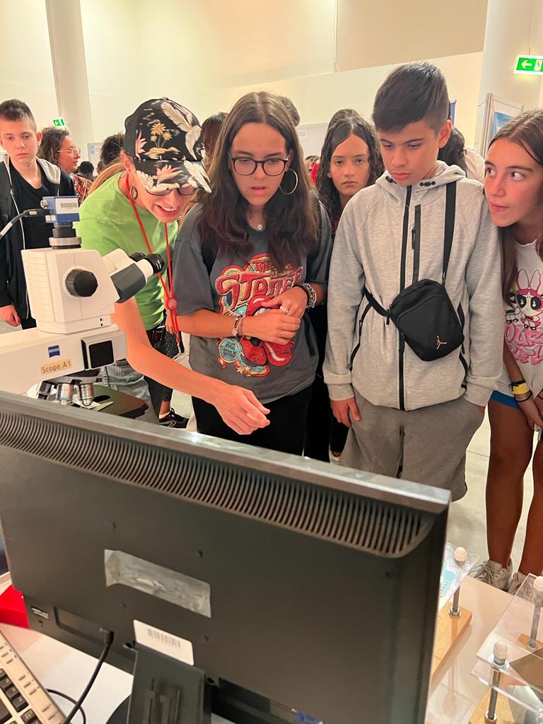 Neuro_CF's tweet photo. Experiments underway @ChampalimaudF 🧪👩🔬!
Today's programme here! 👉 https://t.co/9yTIhSKnZq
#europeanresearchersnight #raise4future #NEI #NEI2022 #ERN #ERN2022 #RAISE
@NativeScientis1 @IMMolecular https://t.co/ocdLe8fkUZ